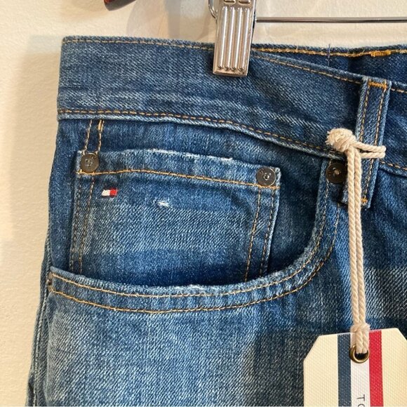 TOMMY HILFIGER Sz 40 x  30 Classic Lightly Distressed Jeans NWT - Picture 15 of 16